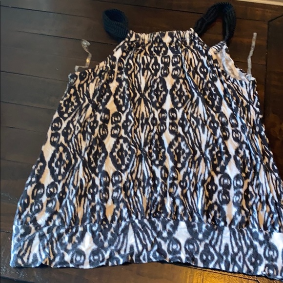 Pretty black and white tank top - Picture 3 of 3